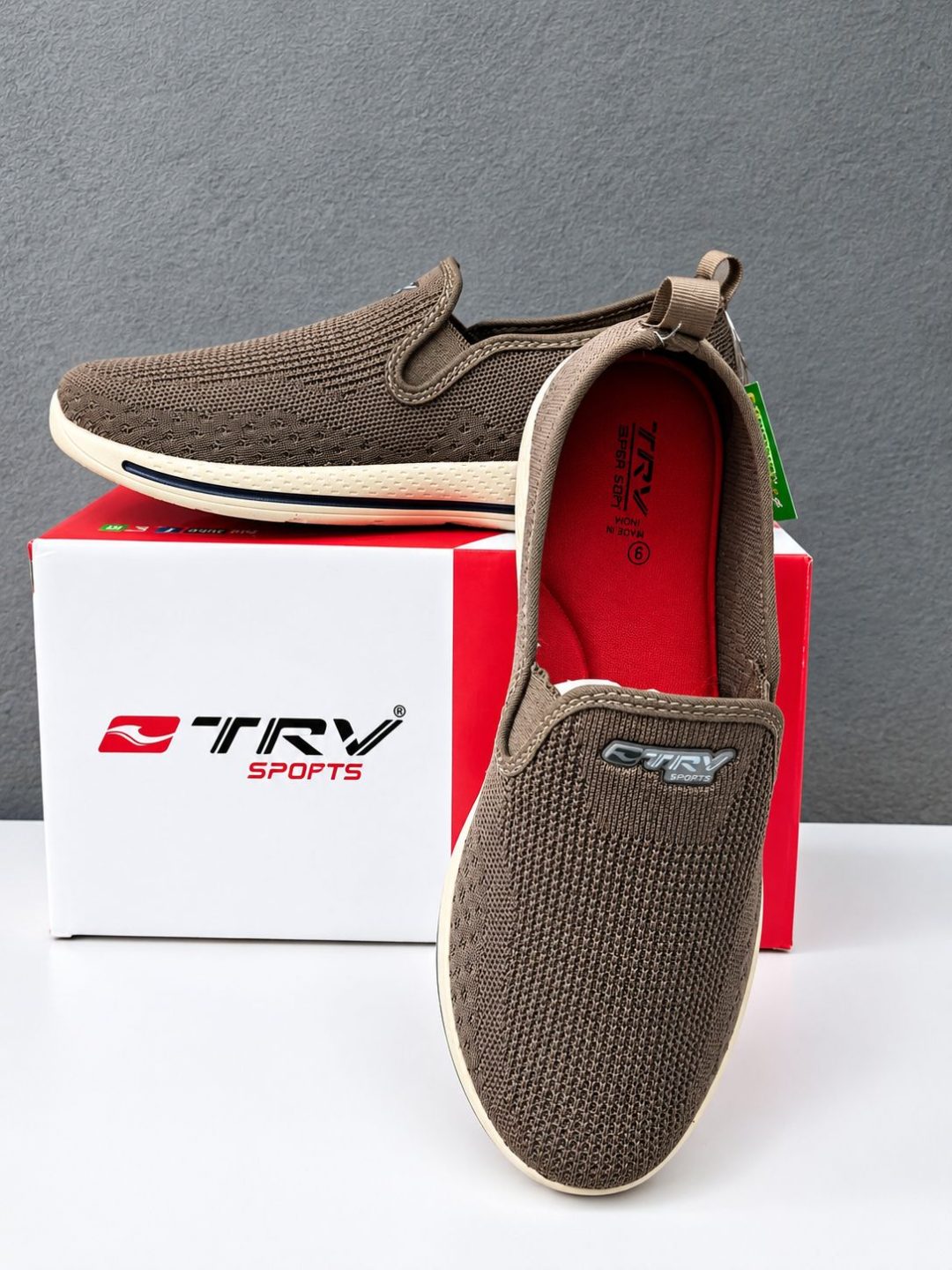 Trv Sneakers